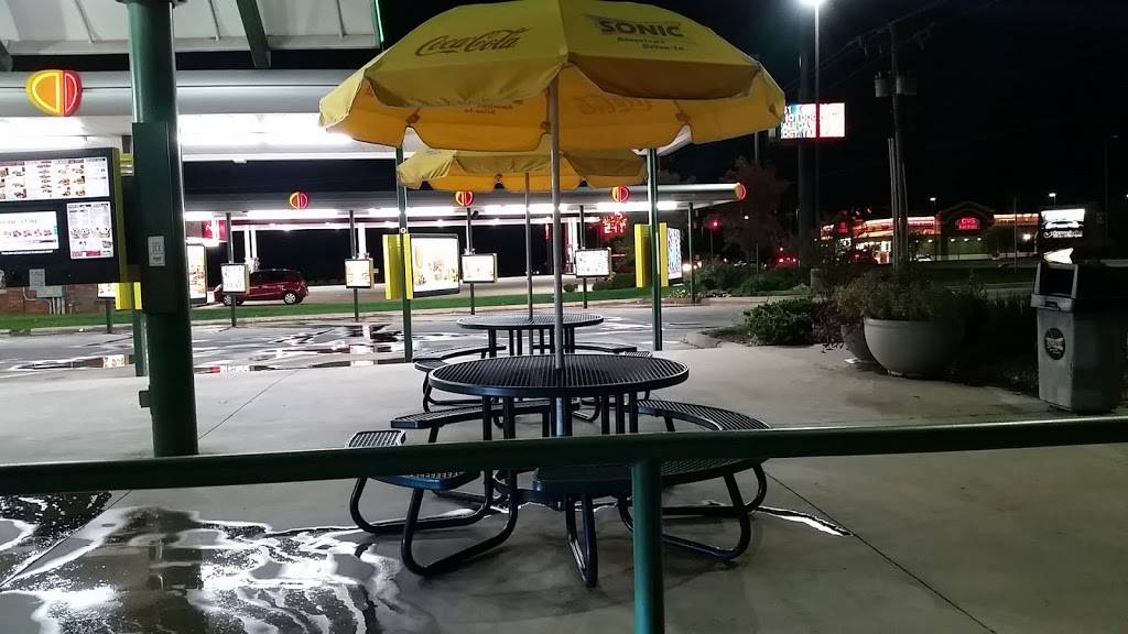 Sonic Drive-In | restaurant | 15001 N Santa Fe Ave, Edmond, OK 73013, USA | 4057512885 OR +1 405-751-2885