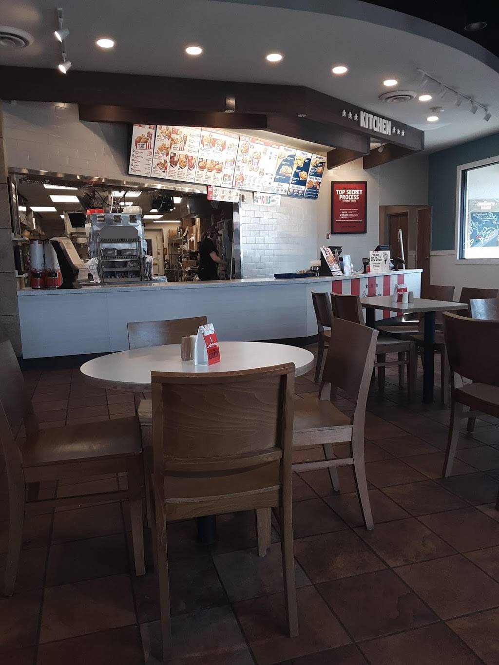 KFC | restaurant | 1020 N Main St, Bowling Green, OH 43402, USA | 4193522061 OR +1 419-352-2061