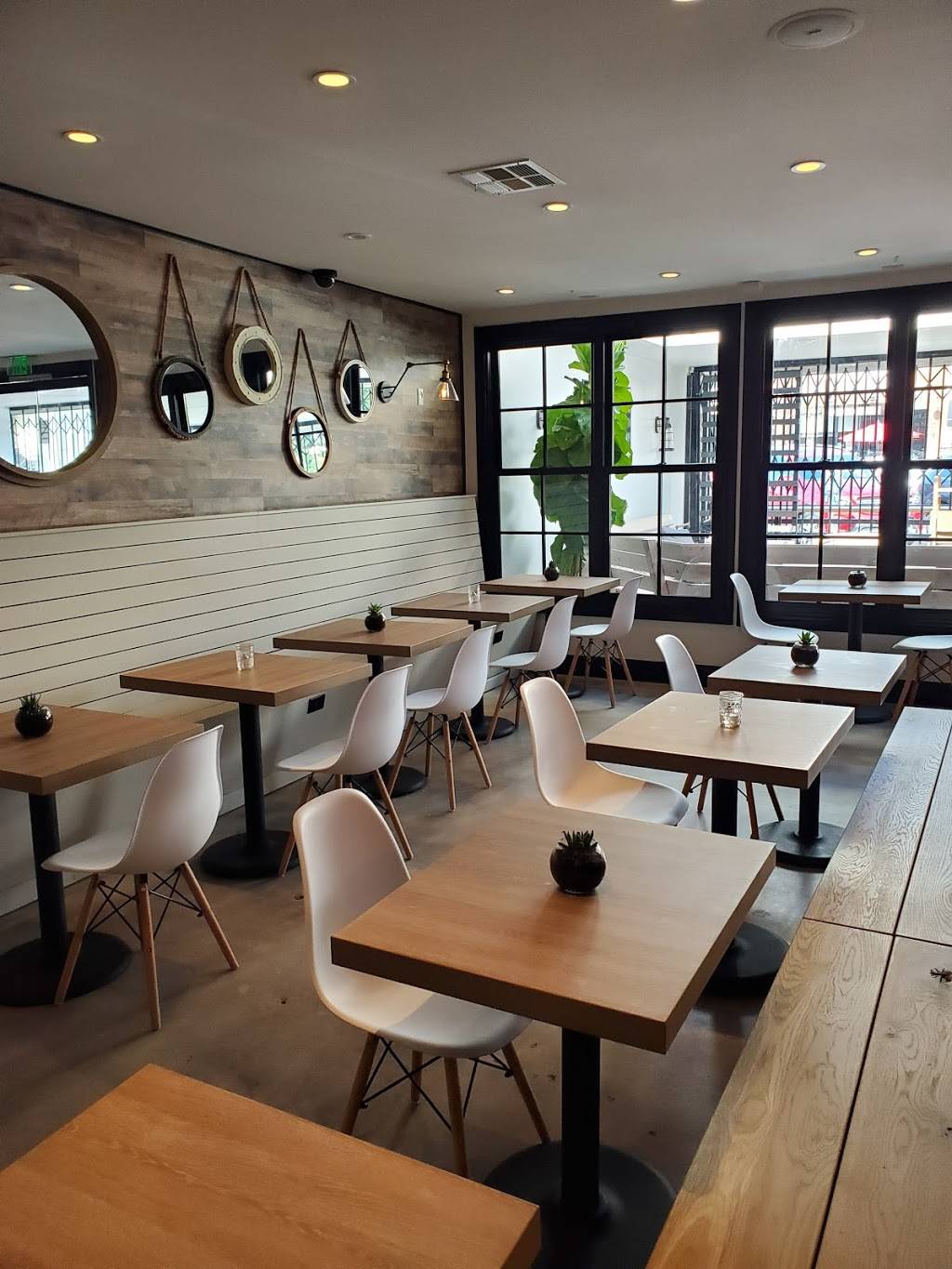 The Hook & Plow | restaurant | 1729 S Catalina Ave, Redondo Beach, CA 90277, USA | 4242478272 OR +1 424-247-8272