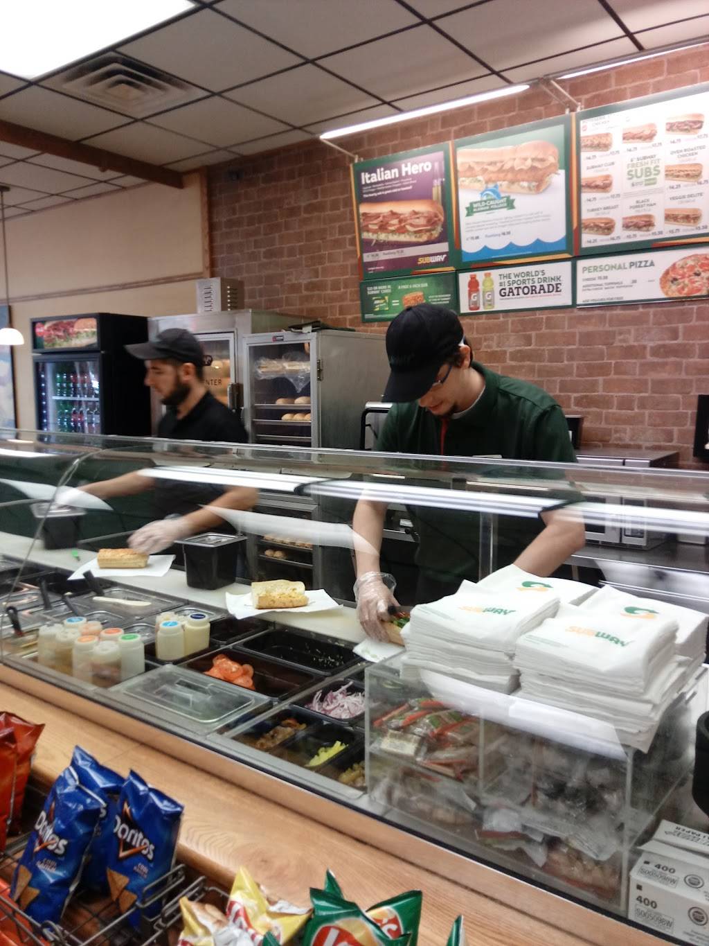 Subway Restaurants | restaurant | 5200 NW 43rd St Suite 507 Hunters Crossing Shopping Ctr, Gainesville, FL 32606, USA | 3523768155 OR +1 352-376-8155