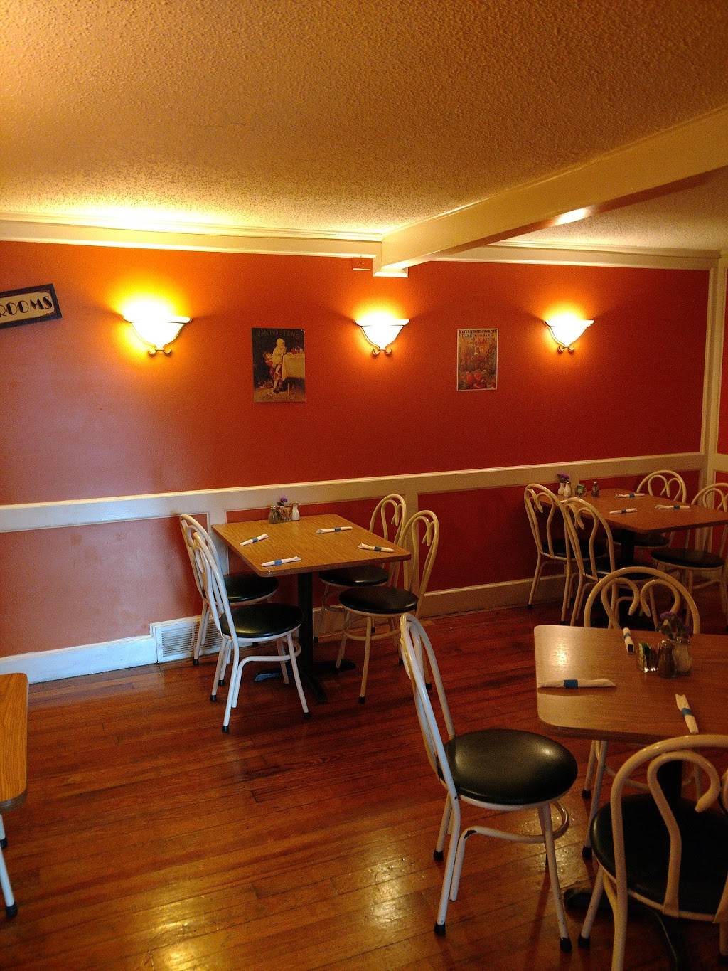 Smoke On the Water | restaurant | 103 Park Ave, Charlevoix, MI 49720, USA | 2312379604 OR +1 231-237-9604