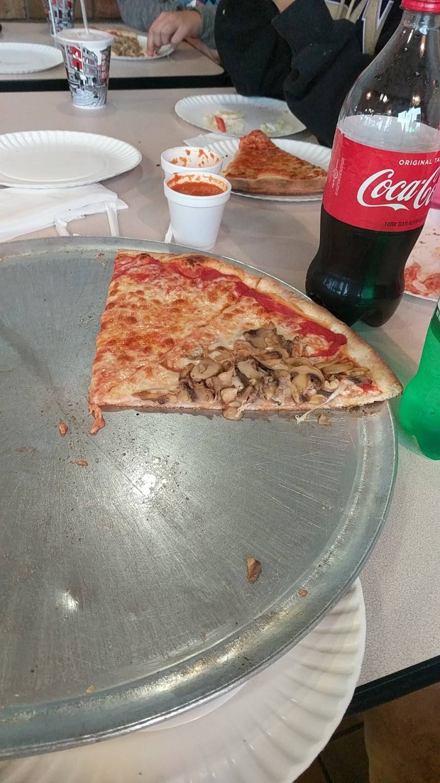 Vinnis Pizzarama | restaurant | 1025 Hamburg Turnpike, Wayne, NJ 07470, USA | 9736281510 OR +1 973-628-1510