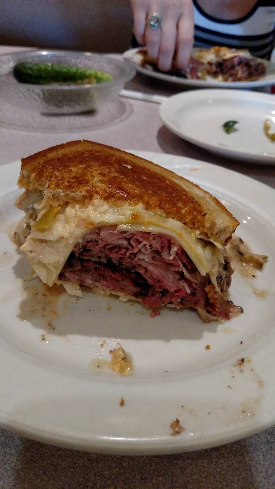 Moish & Itzys Deli Restaurant | restaurant | 21 Summit Square Ctr, Langhorne, PA 19047, USA | 2158604601 OR +1 215-860-4601