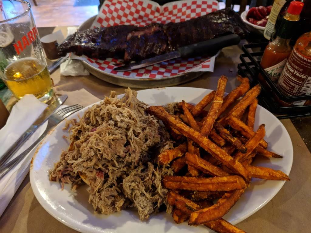 Oak Hill Tavern & BBQ | restaurant | 565 Tower Hill Rd, North Kingstown, RI 02852, USA | 4012943282 OR +1 401-294-3282