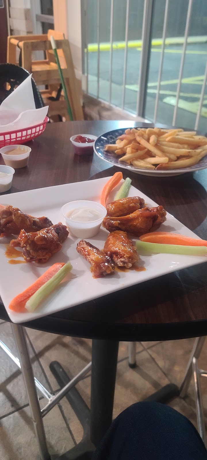 El Charro Cheves Sports Restaurant | restaurant | 8001 Central Ave NE, Albuquerque, NM 87108, USA | 5055543535 OR +1 505-554-3535