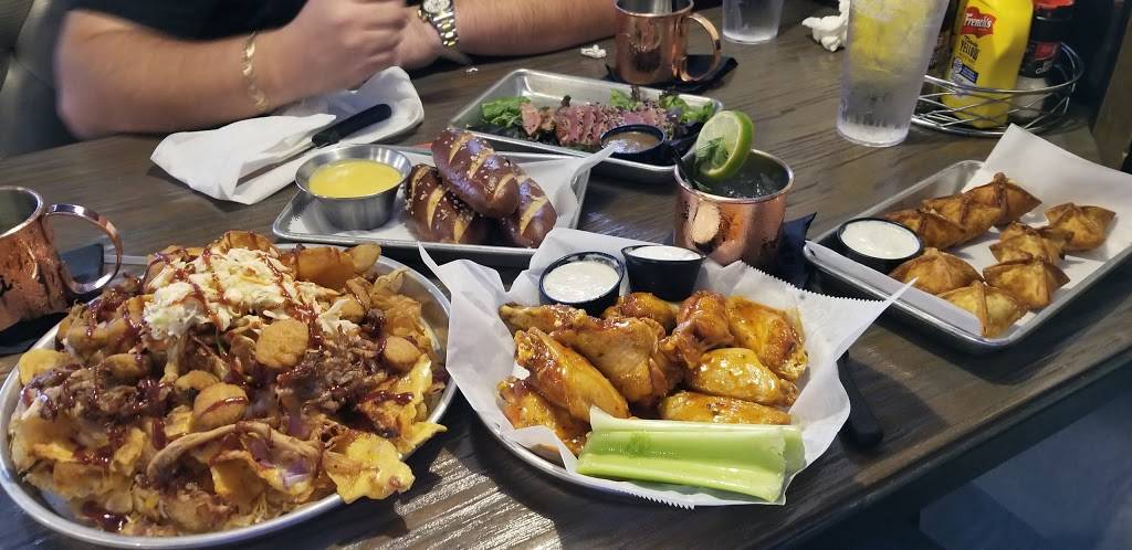 The Social at Midtown | restaurant | 1728 W University Ave, Gainesville, FL 32603, USA | 3523737383 OR +1 352-373-7383