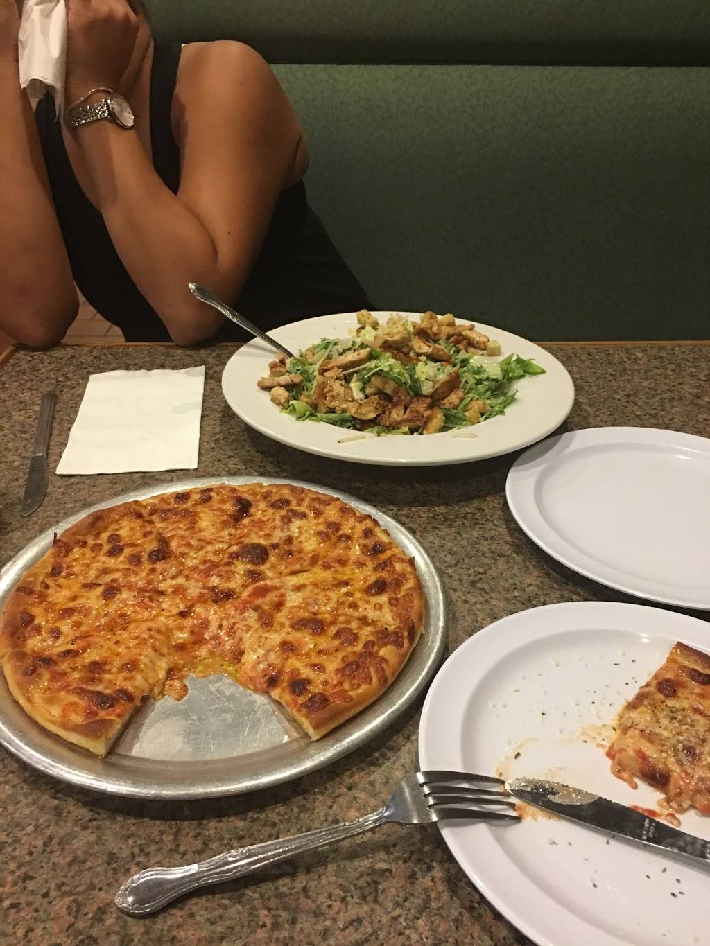 Famous Pizza House | restaurant | 23 N Main St, Norwalk, CT 06854, USA | 2038386100 OR +1 203-838-6100