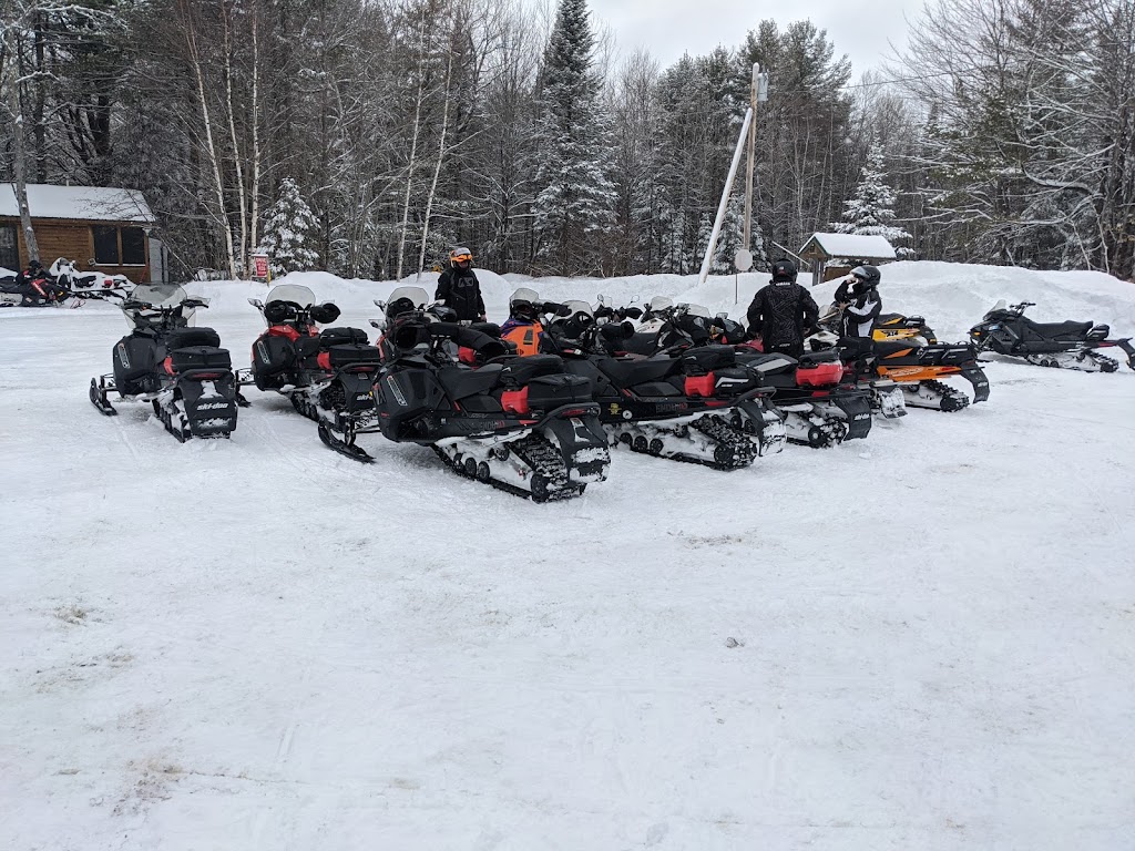 Wildwoods Trailside Cabins | restaurant | 125 Russell Rd, Brownville, ME 04414, USA | 2079650000 OR +1 207-965-0000