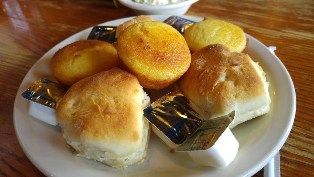 Cracker Barrel Old Country Store | restaurant | 3203 Queen City Dr, Charlotte, NC 28208, USA | 7043932670 OR +1 704-393-2670