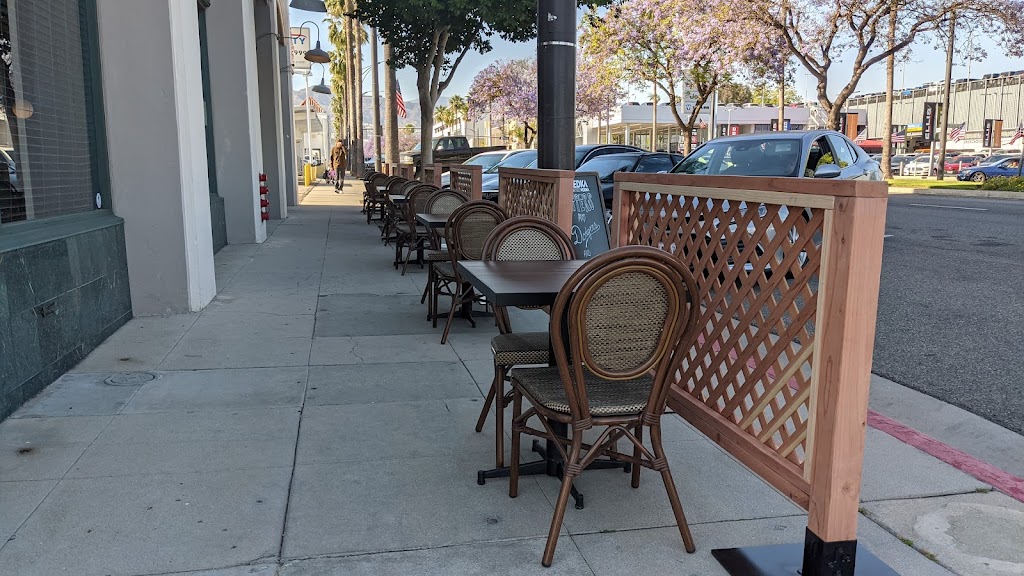 The Greyhound Bar & Grill | restaurant | 933 S Brand Blvd, Glendale, CA 91204, USA | 7472406825 OR +1 747-240-6825