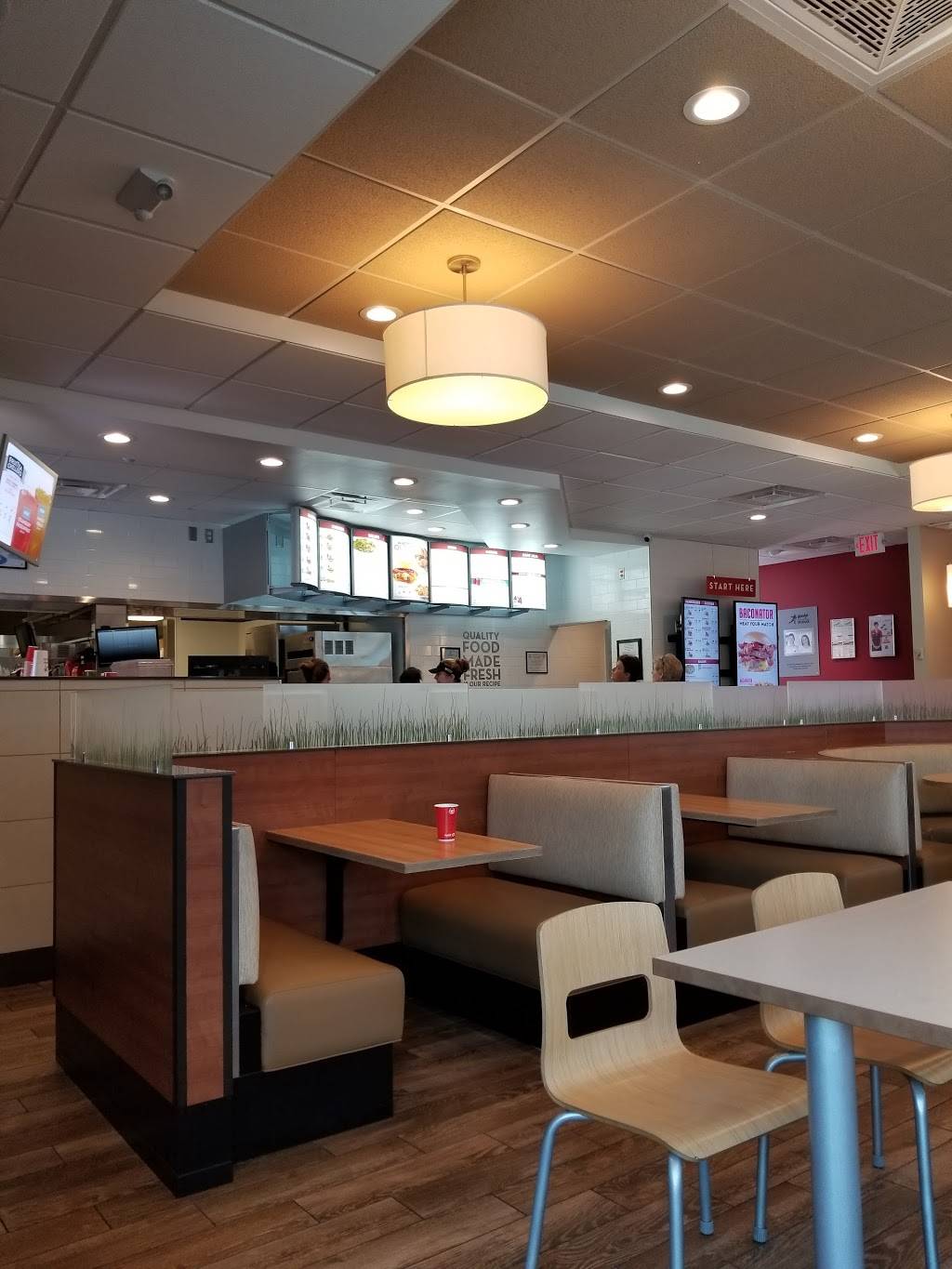 Wendys | restaurant | 1403 County Park Rd, Scottsboro, AL 35769, USA | 2562593710 OR +1 256-259-3710