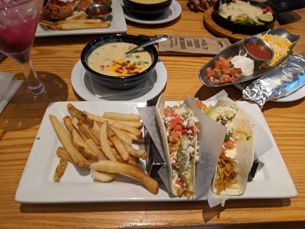 Chilis Grill & Bar | restaurant | 94-797 Lumiaina St Waipahu, Oahu, HI 96797, USA | 8086777775 OR +1 808-677-7775