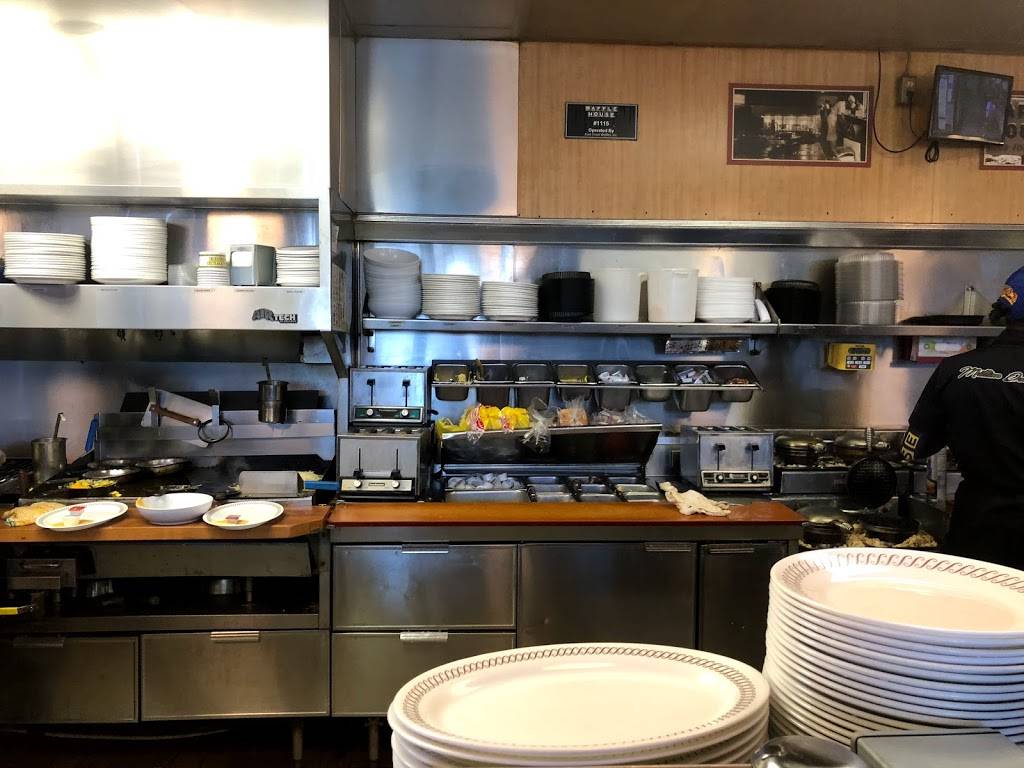 Waffle House | meal takeaway | 1811 W Mercury Blvd, Hampton, VA 23666, USA | 7578251107 OR +1 757-825-1107