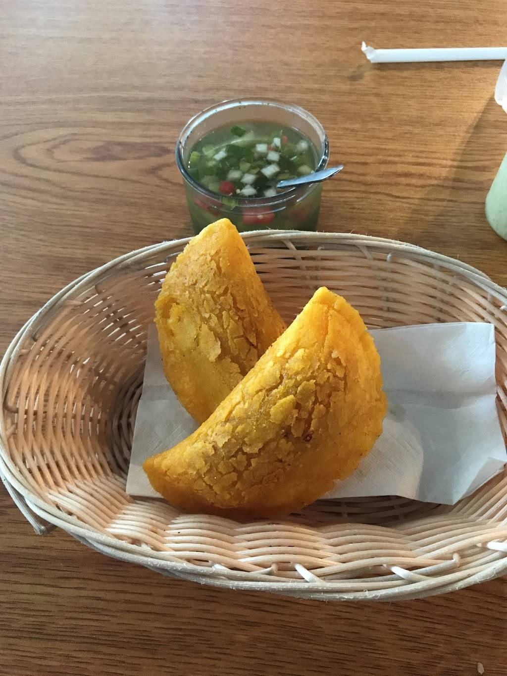 Las Rikuras De Weston | restaurant | 66 Indian Trace, Weston, FL 33326, USA | 9543856300 OR +1 954-385-6300