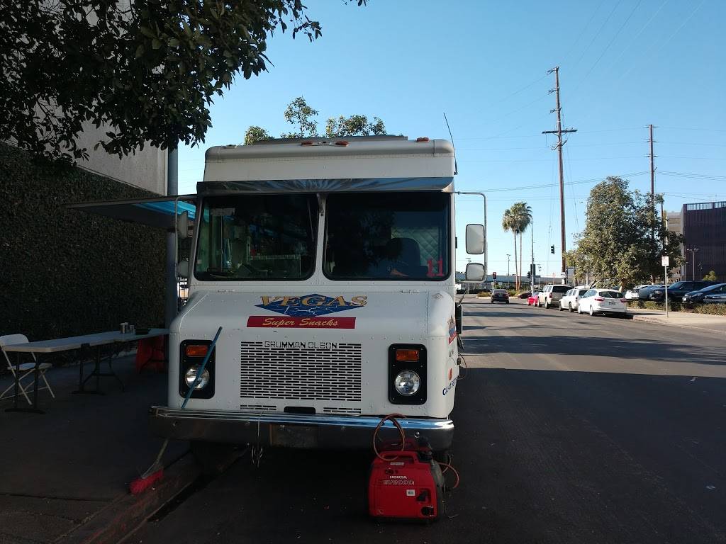 Quesadillas La Comadre Ade | restaurant | 750 S Alameda St, Los Angeles, CA 90021, USA | 3233628741 OR +1 323-362-8741