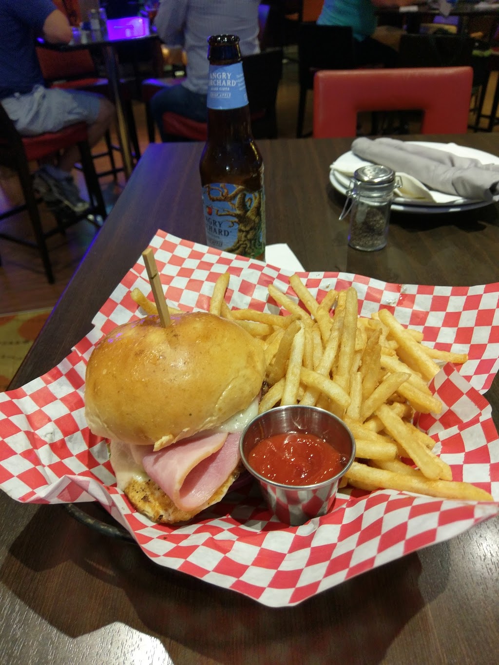 Champions Sports Bar | restaurant | 1201 NW Le Jeune Rd, Miami, FL 33126, USA | 3056495000 OR +1 305-649-5000