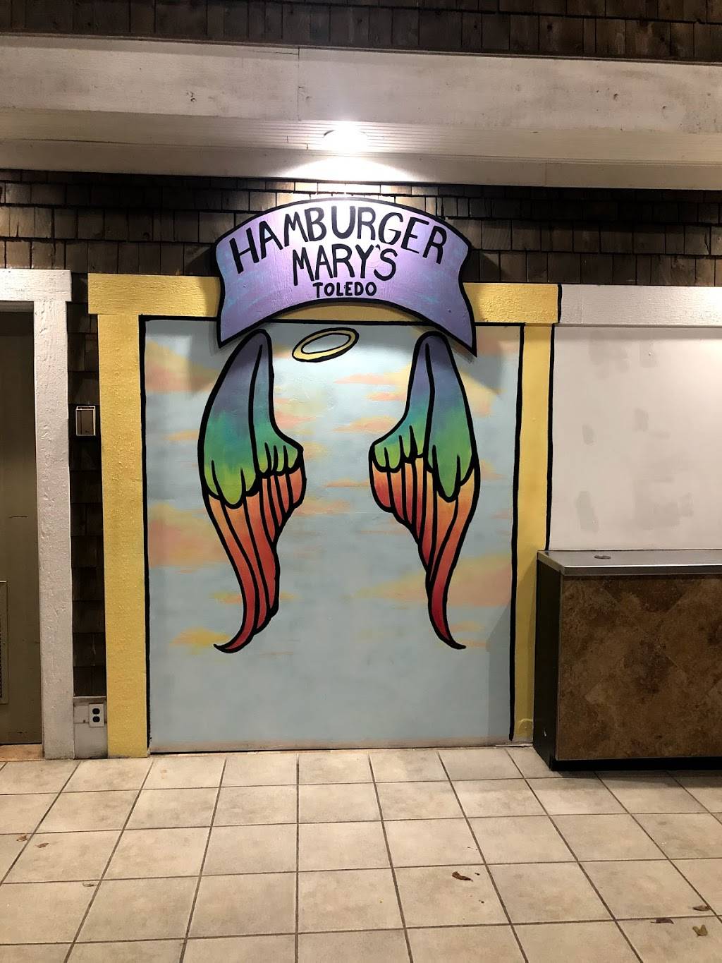 Hamburger Mary’s | restaurant | 26 Main St, Toledo, OH 43605, USA | 4192059393 OR +1 419-205-9393