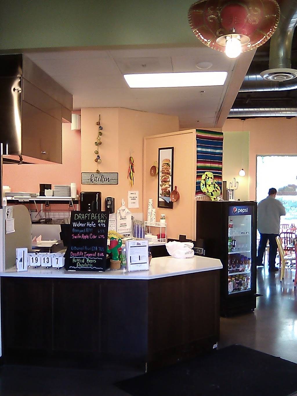 Chompers Growlers & Cantina Cantinflas | restaurant | 901 N Anchor Way, Portland, OR 97217, USA | 5032064592 OR +1 503-206-4592