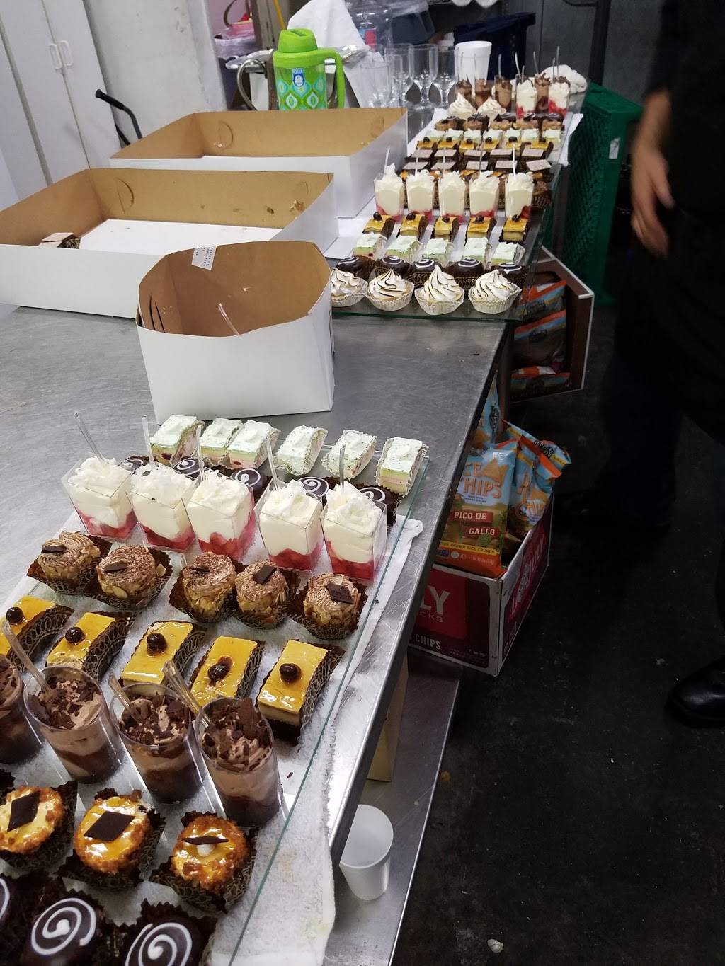 Schwartzs | restaurant | 8856 Pico Blvd, Los Angeles, CA 90035, USA | 3107777577 OR +1 310-777-7577