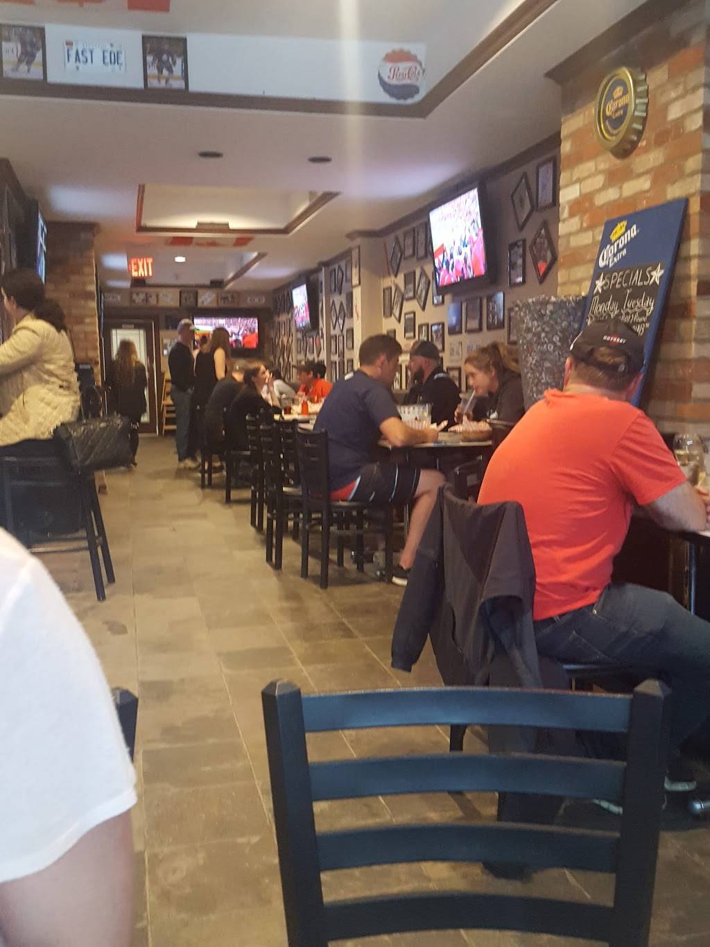 WING HOUSE | restaurant | 19157 Centre St, Mount Albert, ON L0G 1M0, Canada | 9055572222 OR +1 905-557-2222