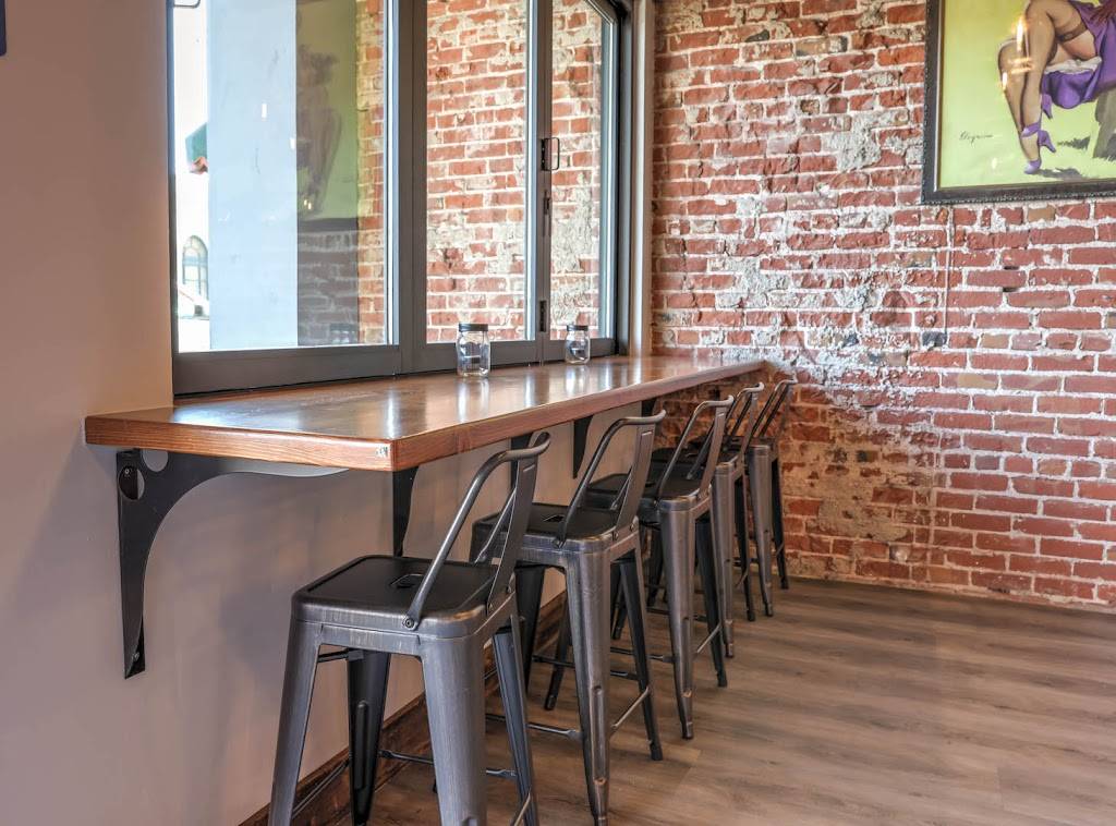 Juniors | restaurant | 939 N Central Ave, Tracy, CA 95376, USA | 2098799043 OR +1 209-879-9043