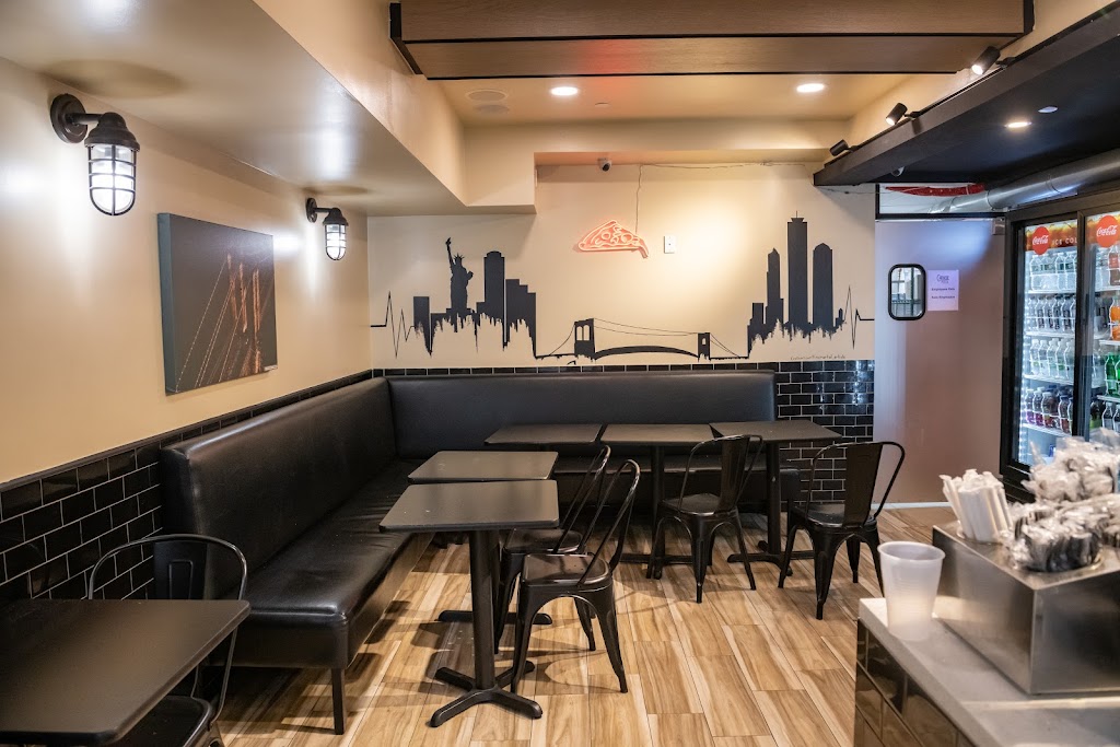 Carnegie Pizza | restaurant | 200 W 41st St, New York, NY 10036, USA | 2127774141 OR +1 212-777-4141