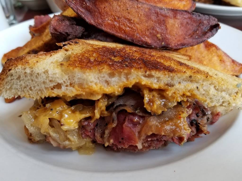 Dads Diner Old School BBQ | restaurant | 903-909 22nd St, Anacortes, WA 98221, USA | 3608402938 OR +1 360-840-2938