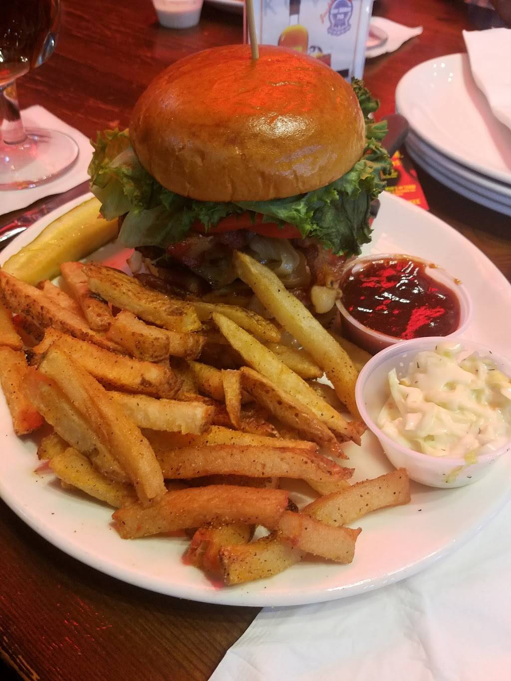 Jacksons Blue Ribbon Pub Milwaukee | restaurant | 1203 N 10th St, Milwaukee, WI 53205, USA | 4142767271 OR +1 414-276-7271