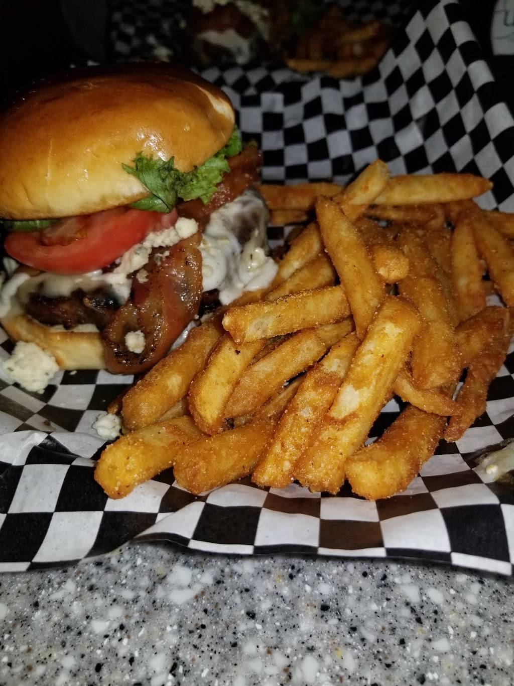 Lumpys Sports Grill | restaurant | 12325 N May Ave, Oklahoma City, OK 73120, USA | 4052863300 OR +1 405-286-3300