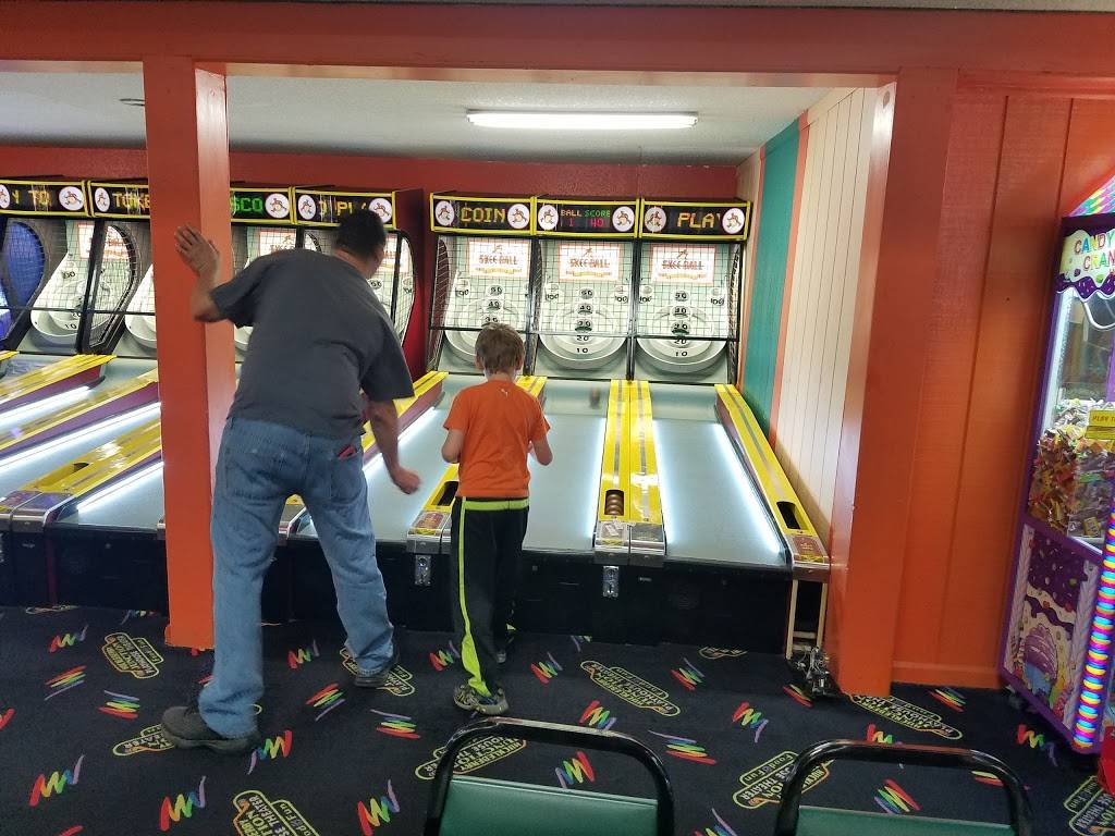 Huckleberry Junction Playhouse Theater | restaurant | 7441 N Genesee Rd, Genesee, MI 48437, USA | 8106401100 OR +1 810-640-1100