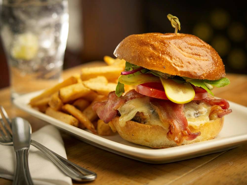 Borealis Grille & Bar (Guelph) | restaurant | 1388 Gordon St, Guelph, ON N1L 1C9, Canada | 5192659007 OR +1 519-265-9007