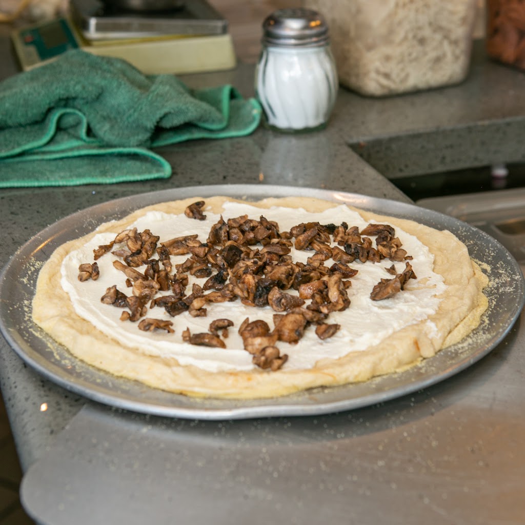 Wigos Pizza | restaurant | 12720 Main St Suite A, Hesperia, CA 92345, USA | 7609473900 OR +1 760-947-3900