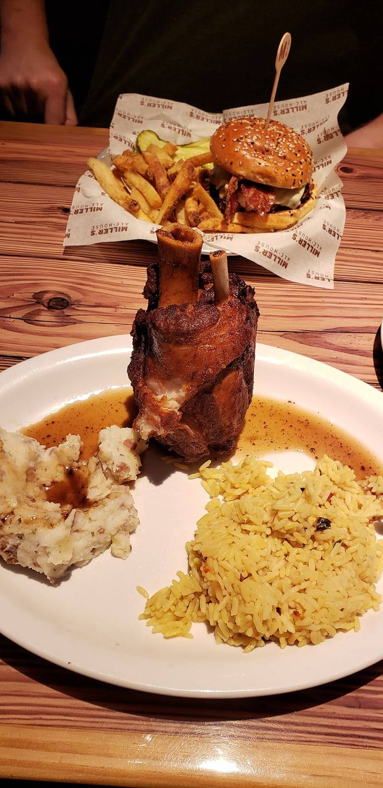 Millers Ale House - Cool Springs | restaurant | 7087 Bakers Bridge Ave, Franklin, TN 37067, USA | 6159050872 OR +1 615-905-0872