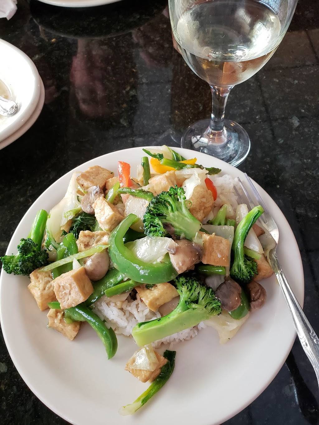 Siam Garden Thai Restaurant | restaurant | 3125 Dr M.L.K. Jr St N, St. Petersburg, FL 33704, USA | 7278220613 OR +1 727-822-0613