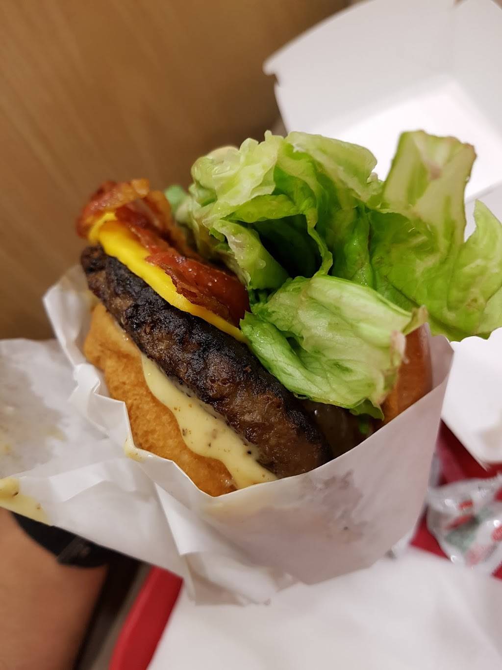 Jollibee | restaurant | 8261 Woodman Ave, Panorama City, CA 91402, USA | 8184429403 OR +1 818-442-9403