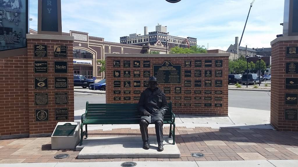 Subway | restaurant | 211 N Washington St, Green Bay, WI 54301, USA | 9204324355 OR +1 920-432-4355