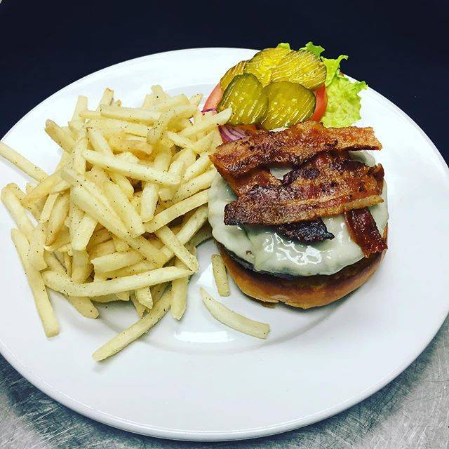 Charcoals Bar And Grill | restaurant | 701 Olde Hickory Rd, Lancaster, PA 17601, USA | 7172087427 OR +1 717-208-7427