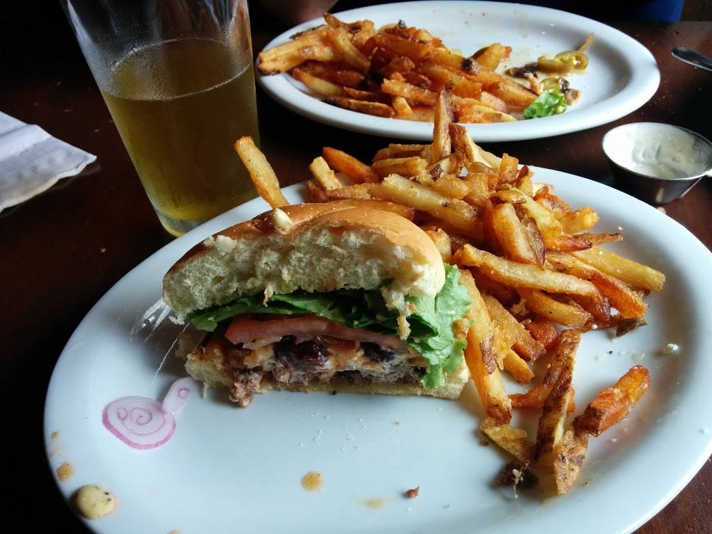 Green Truck Neighborhood Pub | restaurant | 2430 Habersham St, Savannah, GA 31401, USA | 9122345885 OR +1 912-234-5885