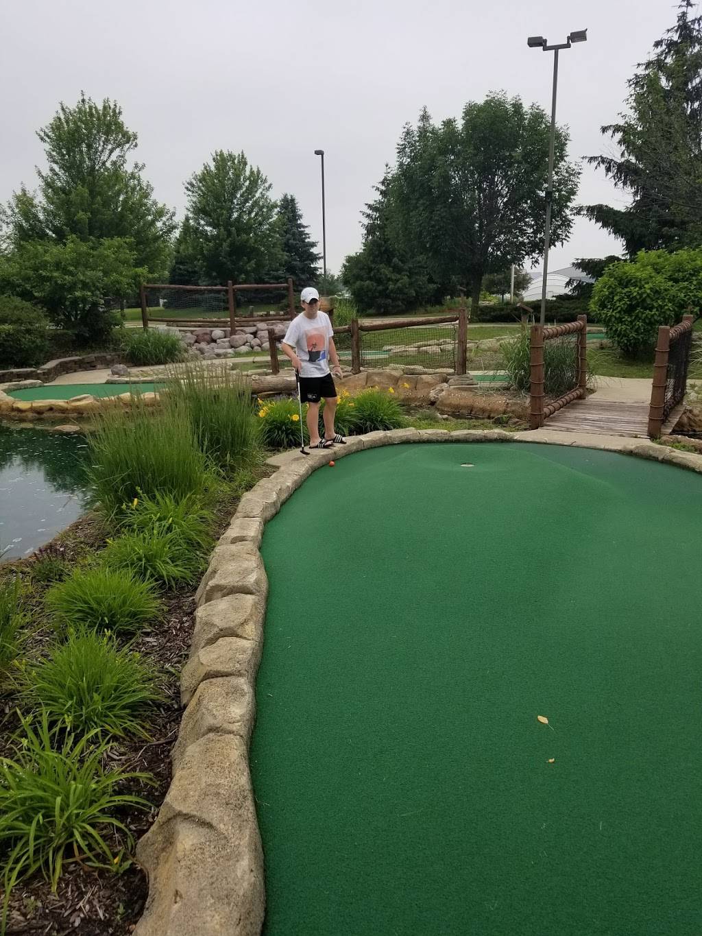 Wilderness Falls | meal takeaway | 145 Clow International Pkwy, Bolingbrook, IL 60490, USA | 6303788888 OR +1 630-378-8888