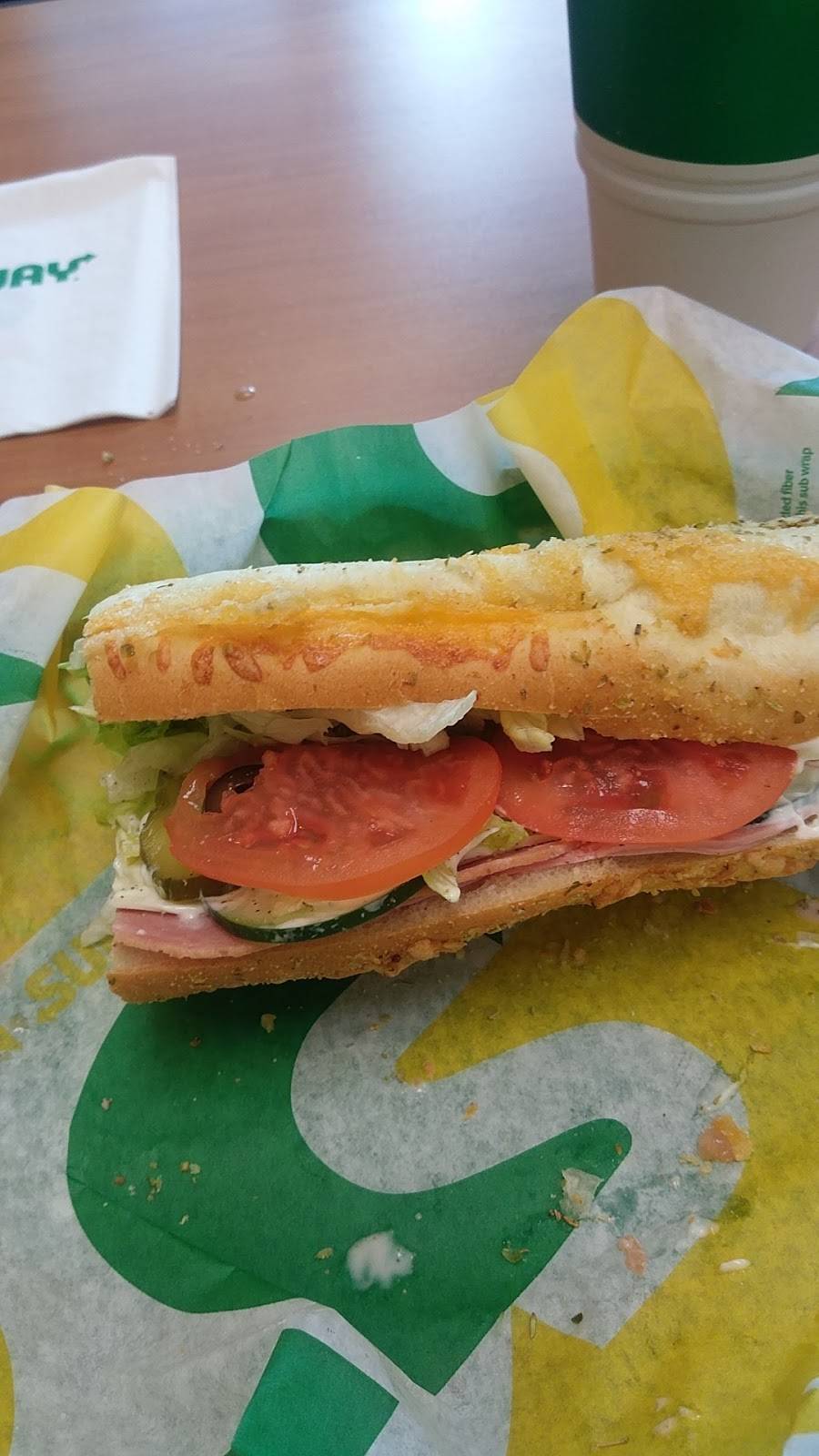Subway | meal takeaway | 312 E 51st St, Kansas City, MO 64112, USA | 8167561756 OR +1 816-756-1756