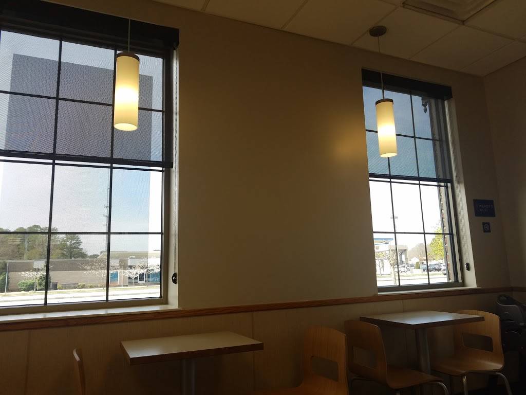 Wendys | restaurant | 12464 Warwick Blvd, Newport News, VA 23606, USA | 7575950388 OR +1 757-595-0388