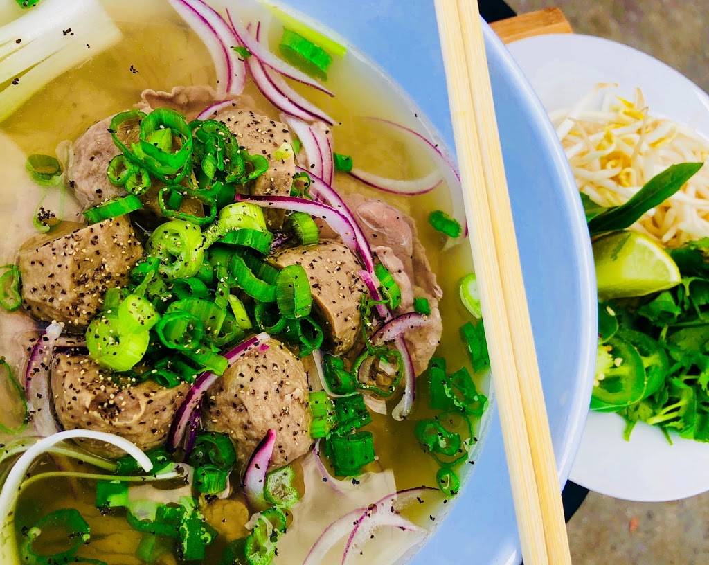 Bibo’s Bistro & Bar | restaurant | 250 Assay Street, Houston, TX 77044, USA | 3467734566 OR +1 346-773-4566