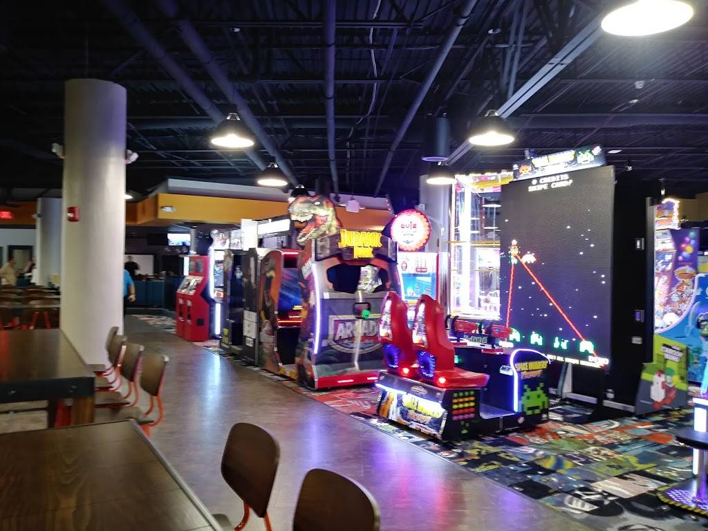 District Eat and Play | restaurant | 1395 Oviedo Mall Boulevard, Oviedo, FL 32765, USA | 4075423536 OR +1 407-542-3536