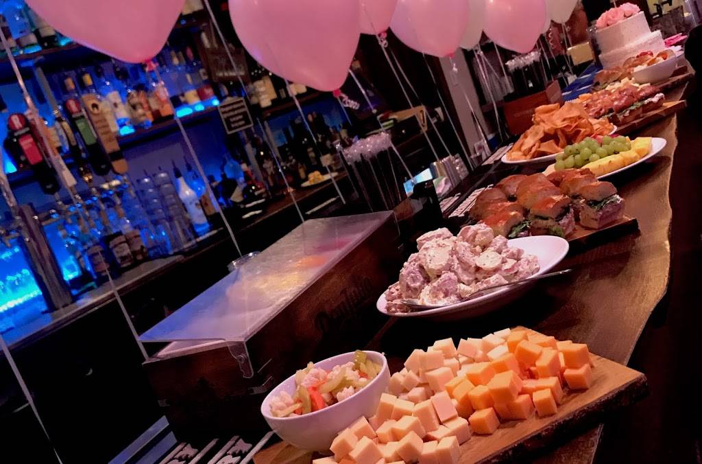 MadLife Stage & Studios | restaurant | 8722 Main St, Woodstock, GA 30188, USA | 6783842363 OR +1 678-384-2363