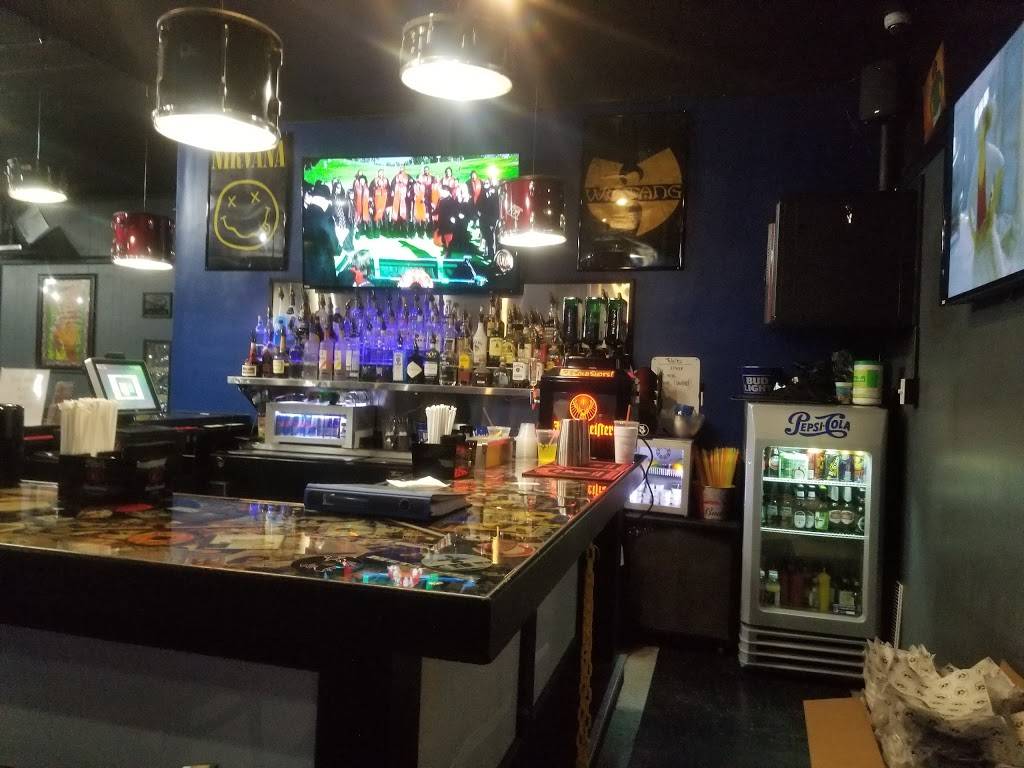 Boneheads Live | restaurant | 36 Water St, Fall River, MA 02721, USA | 5082319464 OR +1 508-231-9464