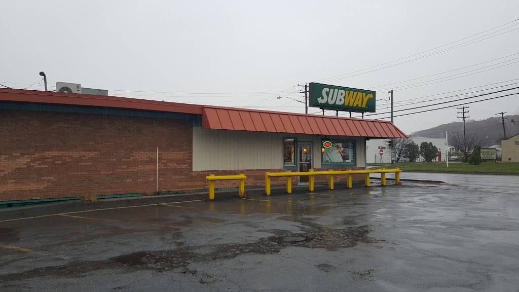 Subway Restaurants | restaurant | 867 Ulster Ave, Kingston, NY 12401, USA | 8453313991 OR +1 845-331-3991