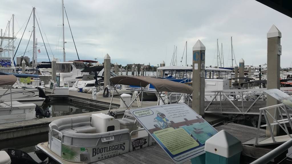 Salty Sams Marina | restaurant | 2500 Main St, Fort Myers Beach, FL 33931, USA | 2394637333 OR +1 239-463-7333