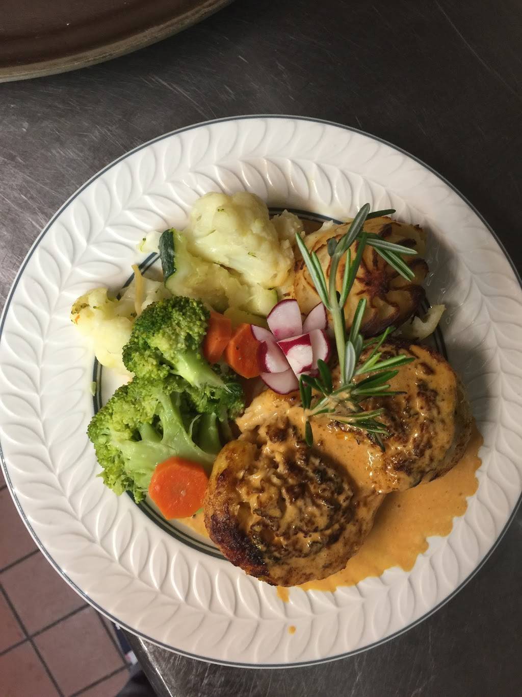 Capri Fish House | restaurant | 203 Capri Blvd, Naples, FL 34113, USA | 2393895555 OR +1 239-389-5555