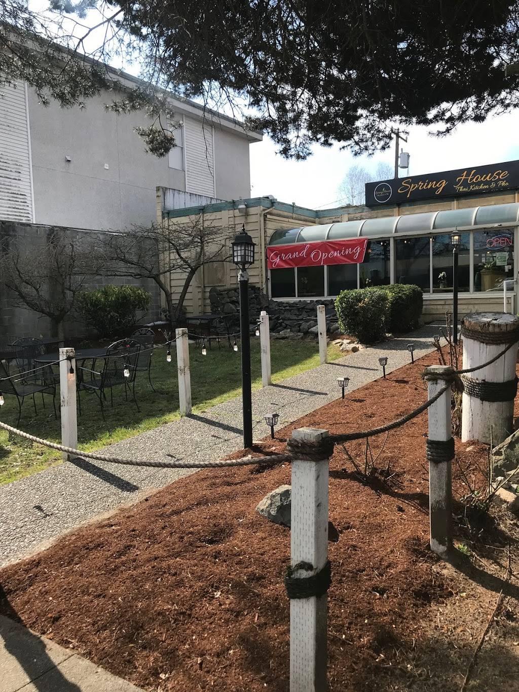 Spring House Thai Kitchen and Pho | restaurant | 2223 California Ave SW, Seattle, WA 98116, USA | 2069378807 OR +1 206-937-8807