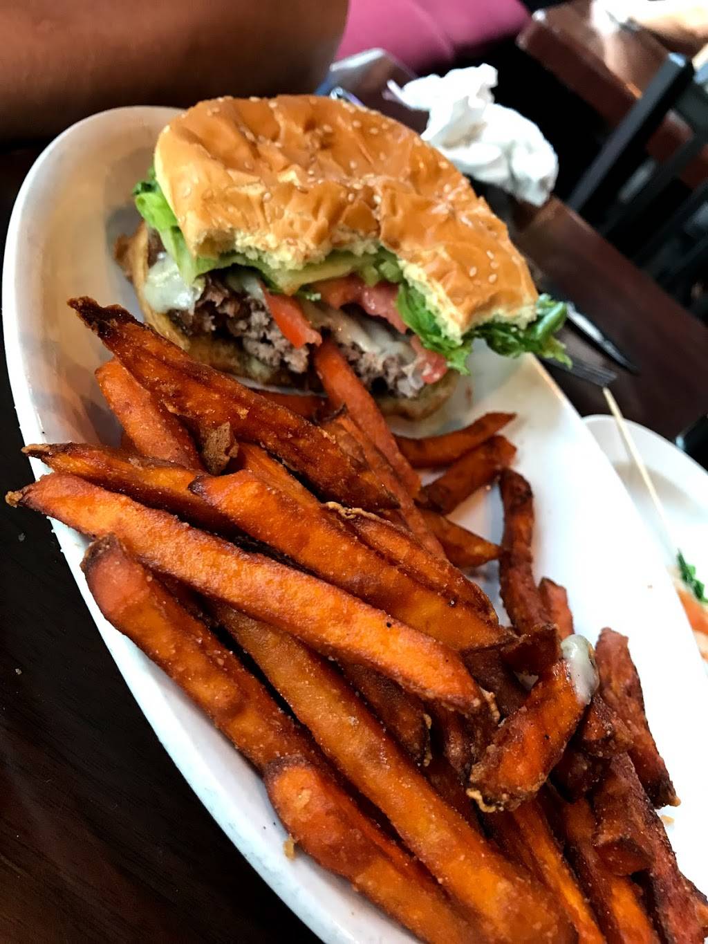 The Fastnet Pub | restaurant | 1 Broadway, Newport, RI 02840, USA | 4018459311 OR +1 401-845-9311